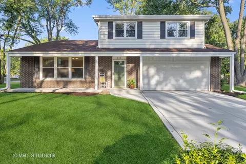 353 Berry Dr, Naperville, IL 60540