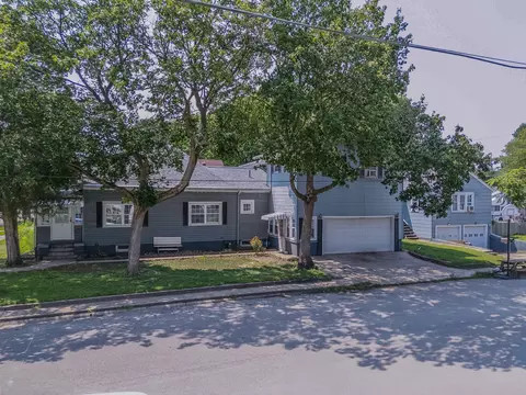 225 E Pinckney St, Pontiac, IL 61764