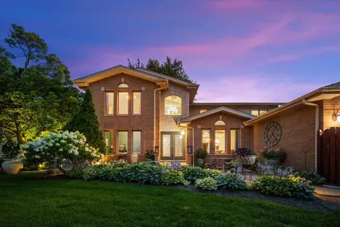 950 Huber Ln, Glenview, IL 60025