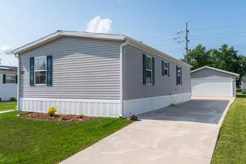 1061 Daleann Ave, Dekalb, IL 60115