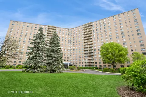 7061 N Kedzie Ave #1008, Chicago, IL 60645