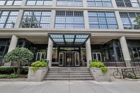 900 N Kingsbury St #830, Chicago, IL 60610