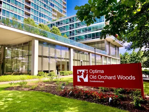 9655 Woods Dr #1208, Skokie, IL 60077