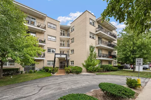 5200 Galitz St #206, Skokie, IL 60077
