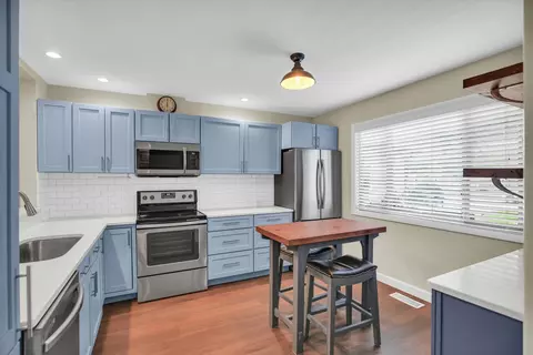 1203 Lancaster Dr, Champaign, IL 61821 photo 10