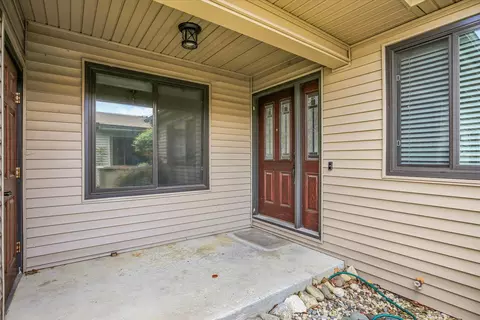 1203 Lancaster Dr, Champaign, IL 61821 photo 6