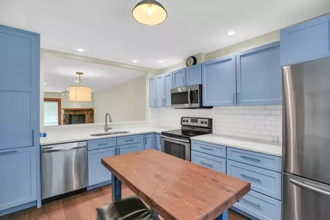 1203 Lancaster Dr, Champaign, IL 61821 photo 11