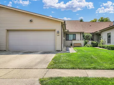 1203 Lancaster Dr, Champaign, IL 61821 photo 3