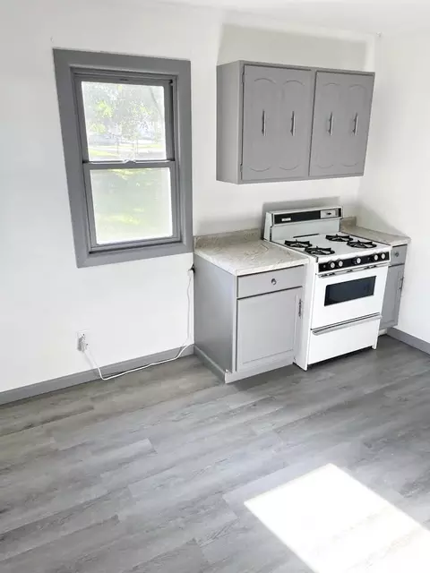 Kitchen - 368 Wall St, Kankakee, IL 60901 photo 4 of 5