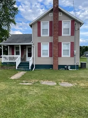 219 W Railroad St, Sheffield, IL 61361