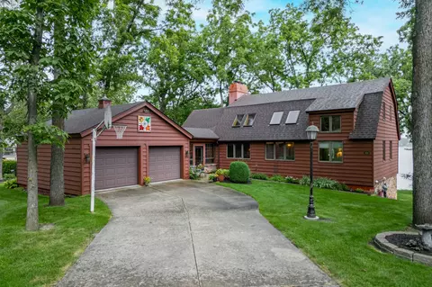 1926 Dawn Pt, Lake Summerset, IL 61019