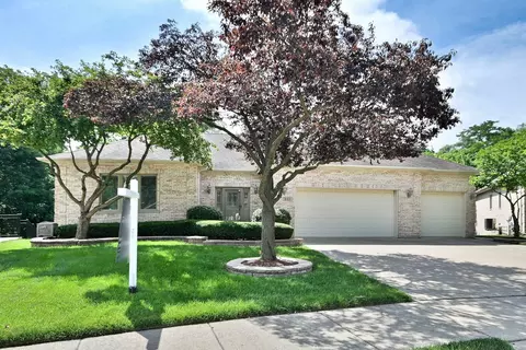 121 Rose Dr, Bloomingdale, IL 60108
