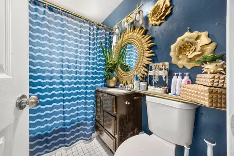 Bath - 1406 Brummel St, Evanston, IL 60202 photo 1 of 3