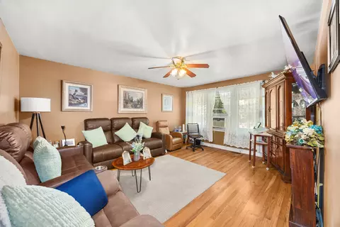 Living - 1406 Brummel St, Evanston, IL 60202 photo 3 of 4