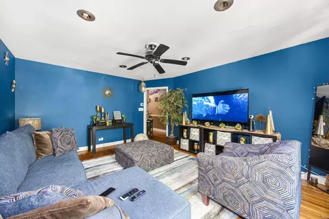 Living - 1406 Brummel St, Evanston, IL 60202 photo 1 of 4