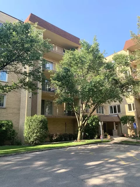 6430 W Belle Plaine Ave #202, Chicago, IL 60634