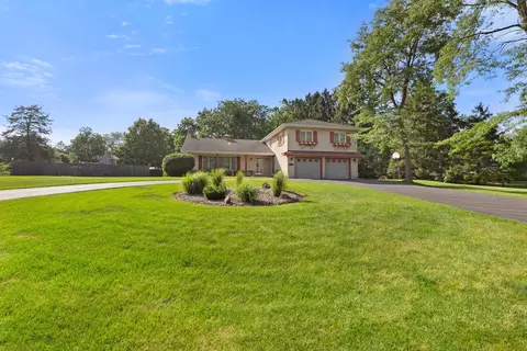 416 Hickory Haven Dr, Gurnee, IL 60031