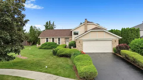 9242 Pembrooke Ln, Orland Park, IL 60462