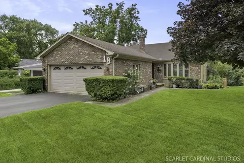 19 E Jackson St, Villa Park, IL 60181