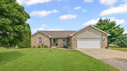 104 Wilsey Ln, Sidney, IL 61877