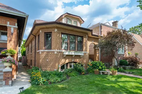 5251 N La Crosse Ave, Chicago, IL 60630