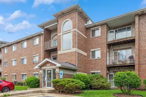 881 N Swift Rd #106, Addison, IL 60101