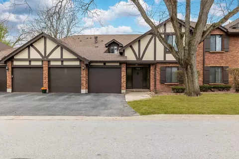 11212 Cottonwood Dr #23A, Palos Hills, IL 60465