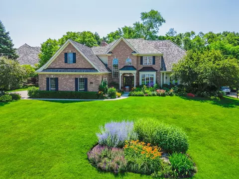 14875 Creekside Path, Green Oaks, IL 60048