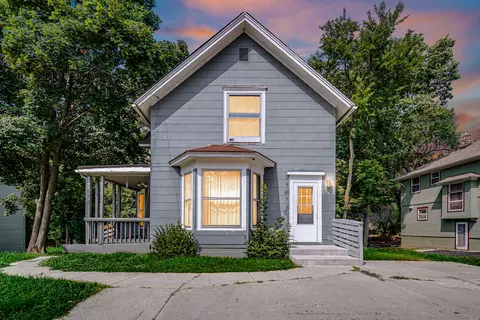 518 Raymond St, Elgin, IL 60120
