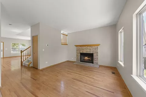 Living - 2721 River Bend Ln, Plainfield, IL 60586 photo 4 of 6