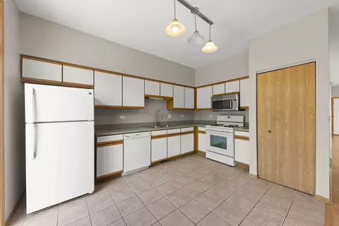 Kitchen - 2721 River Bend Ln, Plainfield, IL 60586 photo 2 of 2