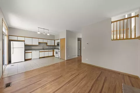Living - 2721 River Bend Ln, Plainfield, IL 60586 photo 5 of 6