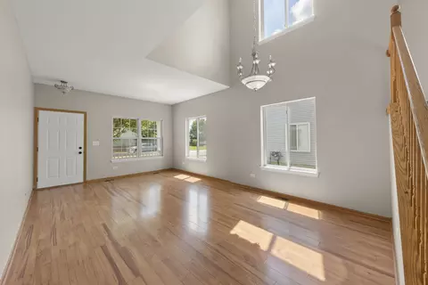 Living - 2721 River Bend Ln, Plainfield, IL 60586 photo 3 of 6