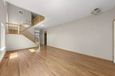 Living - 2721 River Bend Ln, Plainfield, IL 60586 photo 2 of 6