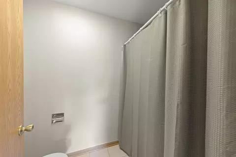 Bath - 2721 River Bend Ln, Plainfield, IL 60586 photo 3 of 4