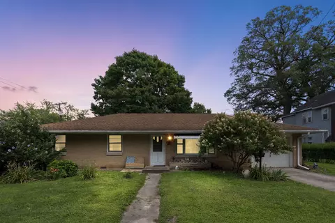 424 N 4th St, Watseka, IL 60970