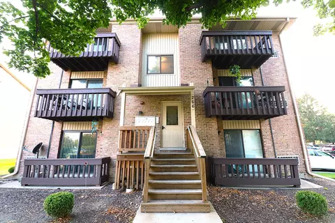 266 12th St #3F, Wheeling, IL 60090
