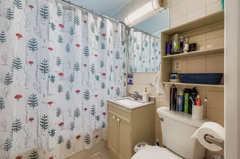 Bath - 963 S Fletcher Dr, Wheeling, IL 60090 photo 2 of 2
