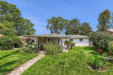 Exterior - 963 S Fletcher Dr, Wheeling, IL 60090 photo 5 of 6