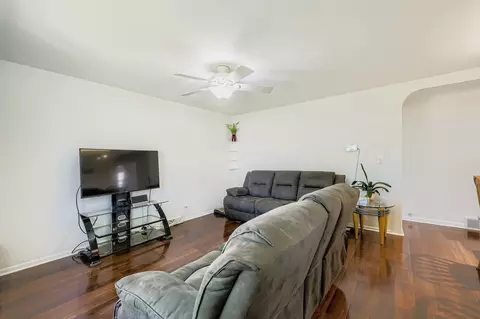 Living - 963 S Fletcher Dr, Wheeling, IL 60090 photo 1 of 1