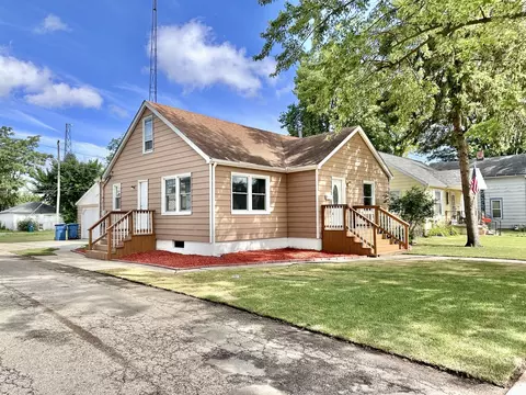 148 S Grand Ave, Bradley, IL 60915