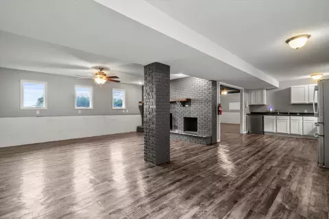 Living - 464 E Pilot Dr, Herscher, IL 60941 photo 2 of 4