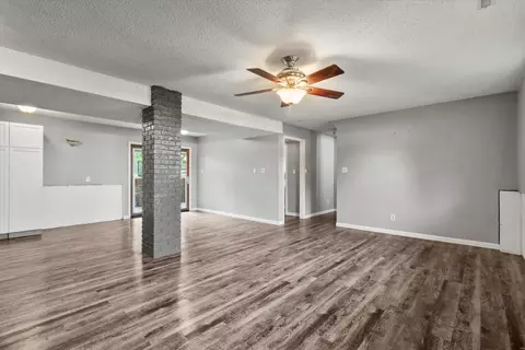 Living - 464 E Pilot Dr, Herscher, IL 60941 photo 3 of 4