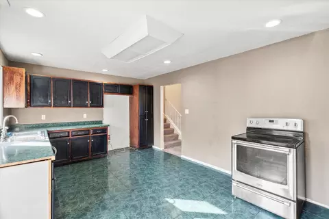 Kitchen - 464 E Pilot Dr, Herscher, IL 60941 photo 3 of 4