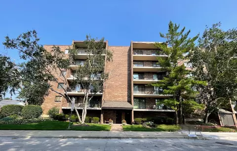555 Graceland Ave #206, Des Plaines, IL 60016