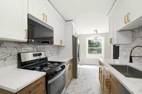 Kitchen - 16218 Honore Ave, Markham, IL 60426 photo 3 of 3