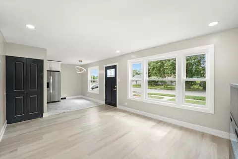 Living - 16218 Honore Ave, Markham, IL 60426 photo 2 of 5