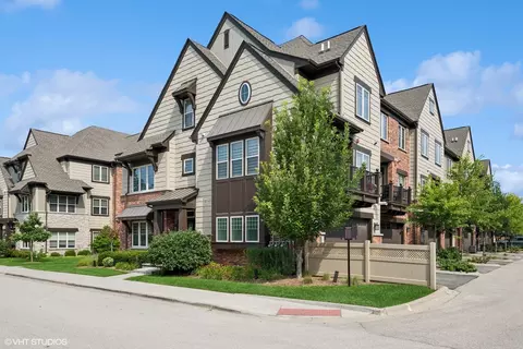 624 Parkside Ct, Libertyville, IL 60048
