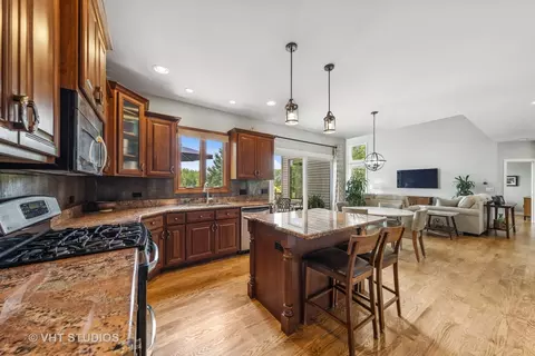 13113 Skyline Dr, Plainfield, IL 60585 photo 2