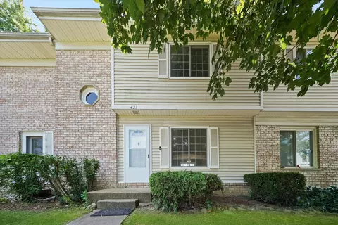 423 Yorkshire Sq, Bolingbrook, IL 60440